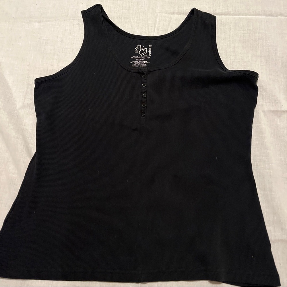 Perfect Fit Black Black Tank Too Size 18/20W. 
5 button pullover tank